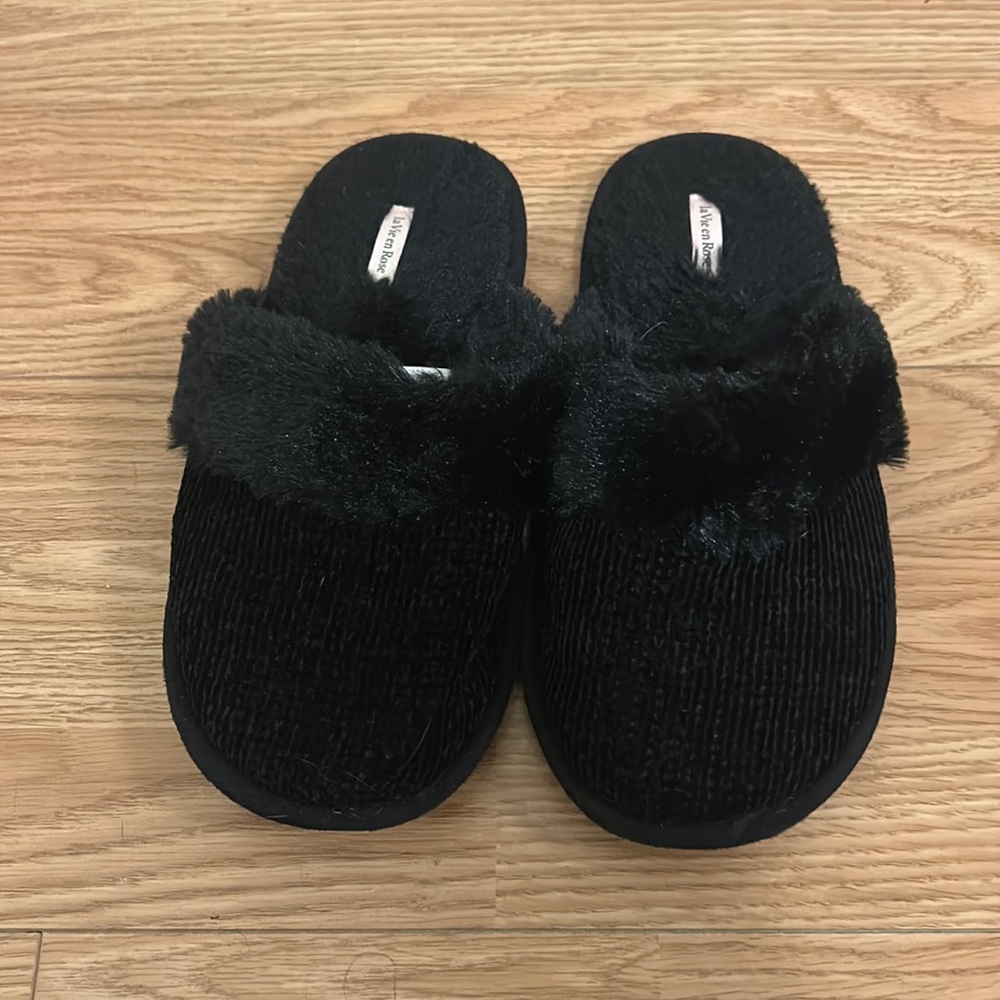 Slippers say size medium